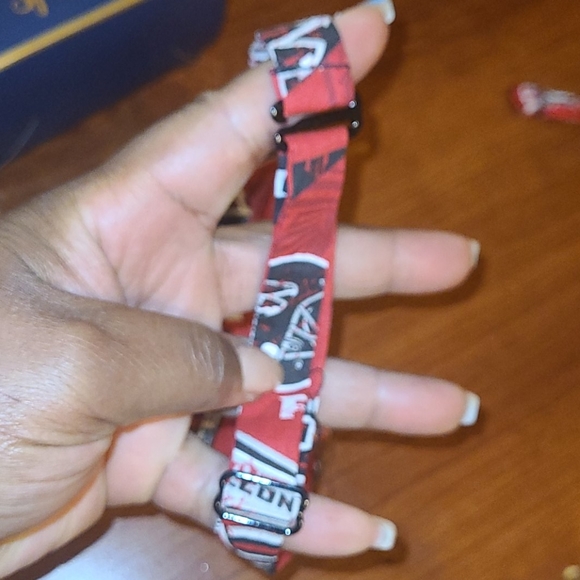 Red Falcons Bow Tie - Picture 3 of 12